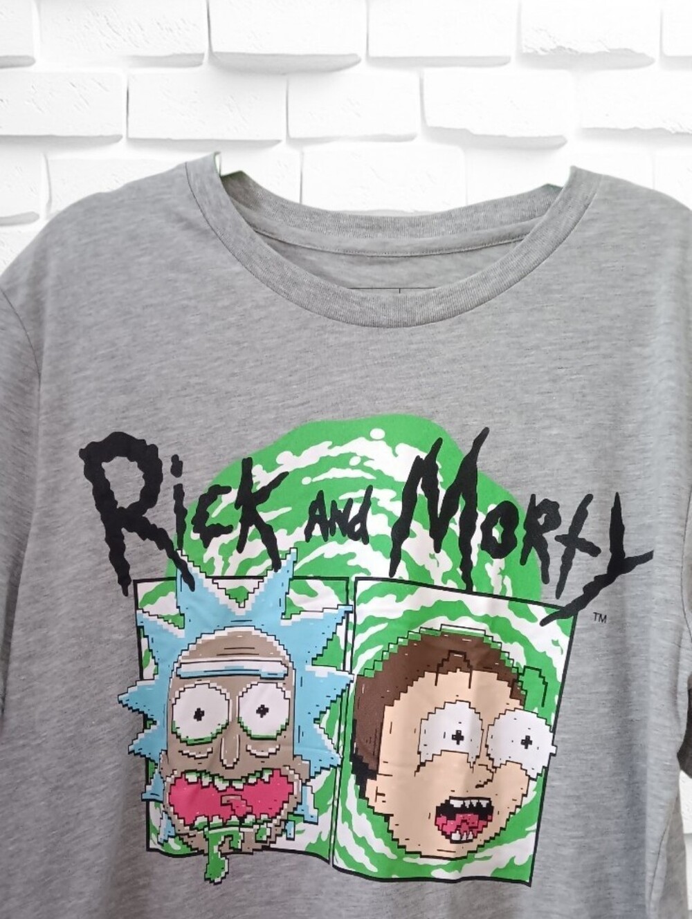 Rick & Morty T-Shirt - Picture 3 of 10